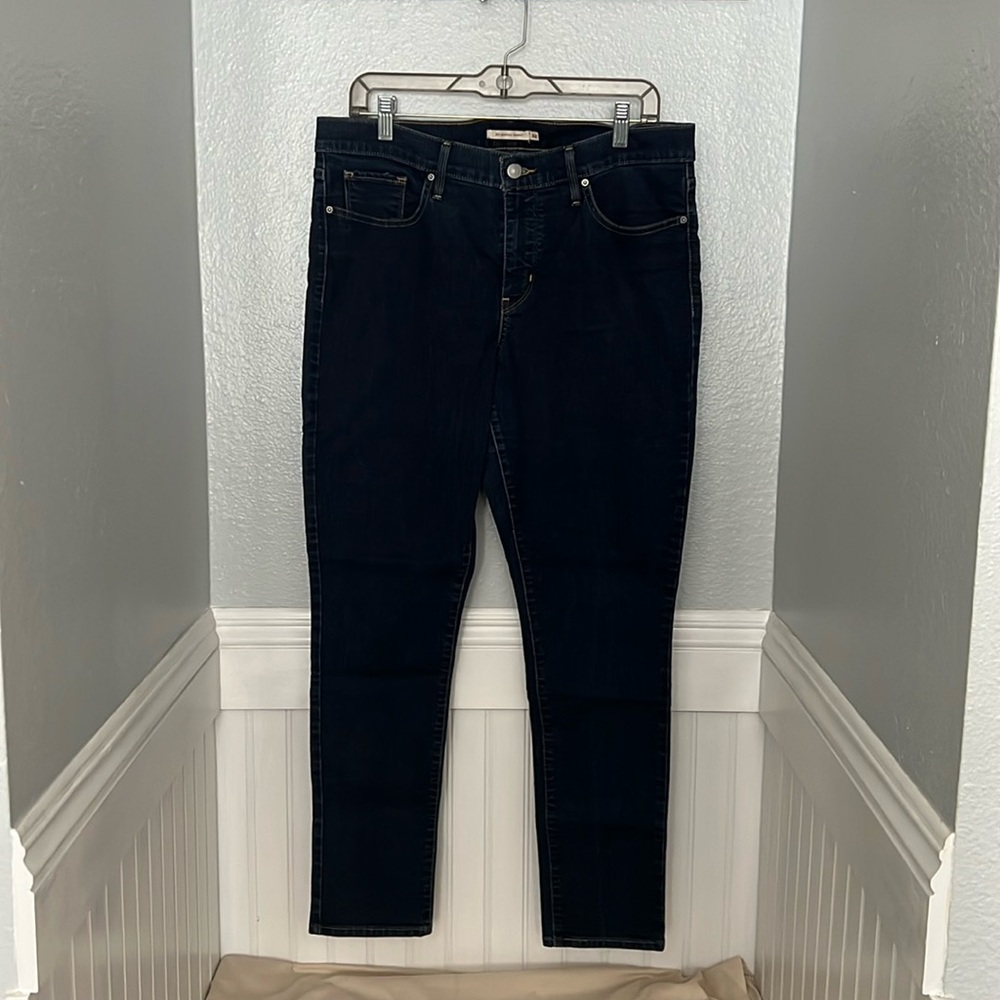 Levi’s 311 Shaping Skinny - size 32